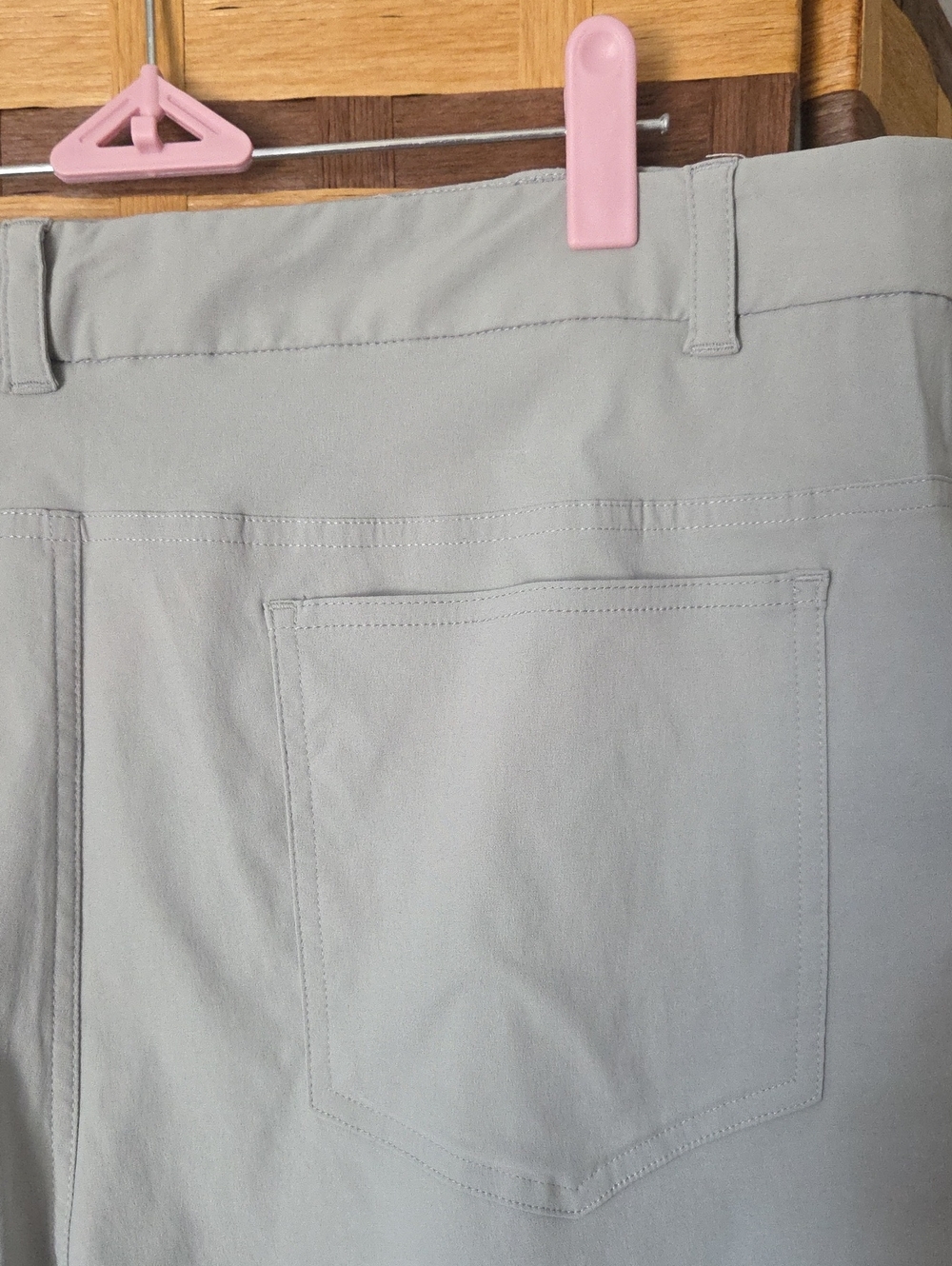 Oakley 38 Light Gray Men's Hybrid Shorts - Picture 6 of 8